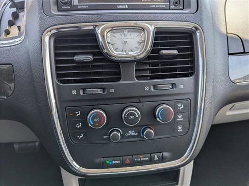 Used 2016 Chrysler Town & Country LX FWD image 19