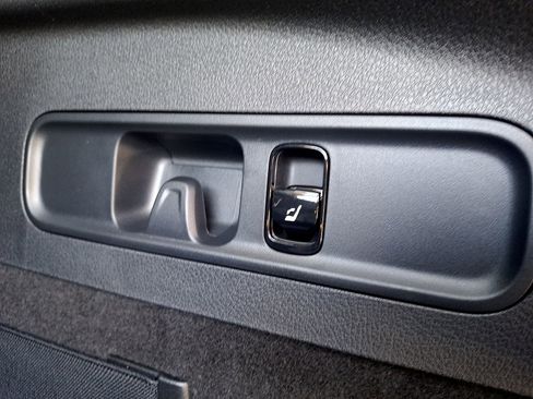 Certified 2025 Mercedes-Benz GLC 300 4MATIC image 31