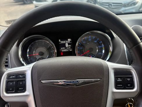 Used 2016 Chrysler Town & Country Touring FWD image 12