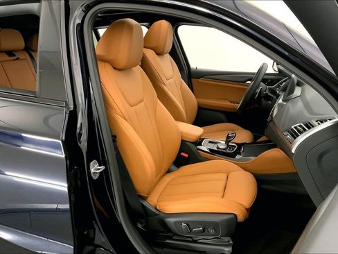 Certified 2025 BMW X4 xDrive30i w/ Premium Package image 6