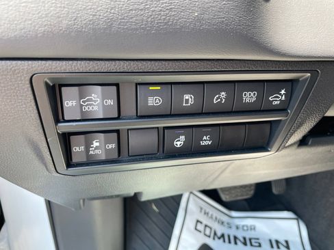 Used 2024 Toyota Tundra Platinum AWD/4WD image 31