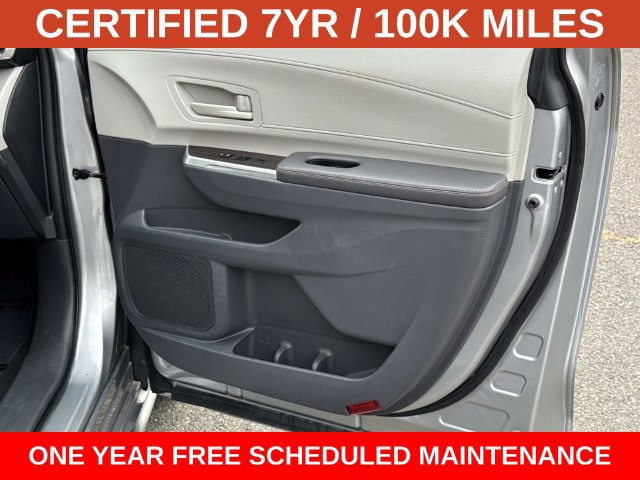 Used 2023 Toyota Sienna LE w/ LE Plus Package FWD image 8