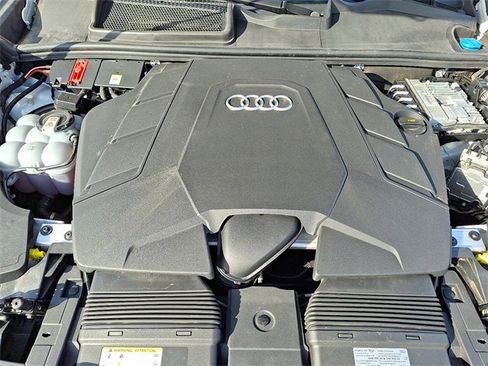 Used 2023 Audi Q8 Premium Plus w/ Premium Plus Package image 28