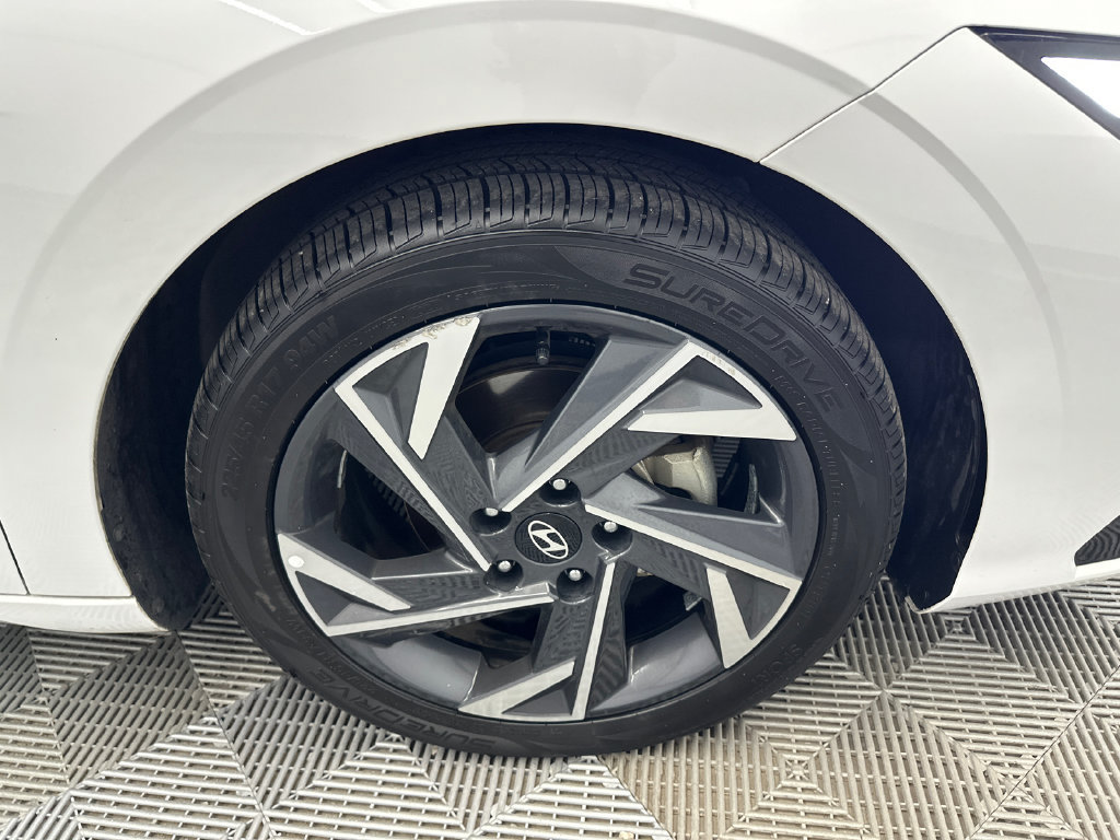 Used 2025 Hyundai Elantra Limited FWD image 14