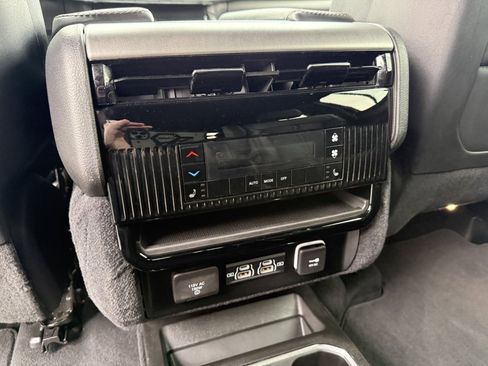 Used 2023 Jeep Wagoneer Series II image 31