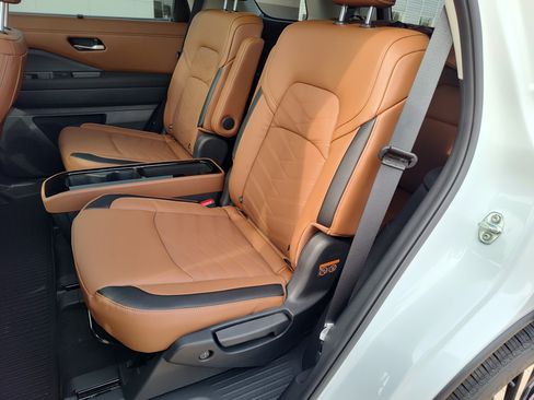 New 2025 Nissan Pathfinder Platinum image 15