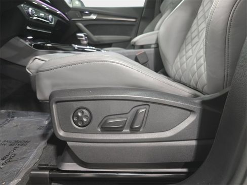 Used 2025 Audi SQ5 Premium Plus w/ Premium Plus Package image 24