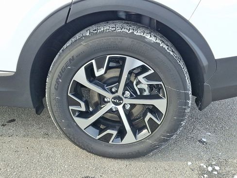 Used 2025 Kia Sportage EX image 7