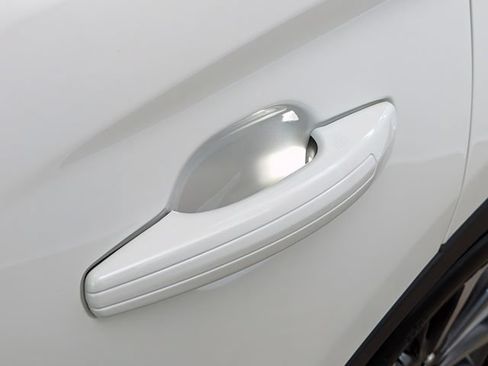 Certified 2023 Lincoln Nautilus AWD w/ Premium Package image 6