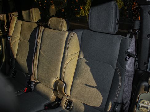 Used 2024 Jeep Gladiator Sport image 29