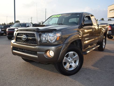 Used 2011 Toyota Tacoma PreRunner w/ TRD Sport Pkg image 5