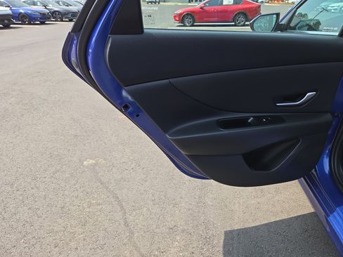 Used 2025 Hyundai Elantra SEL image 30