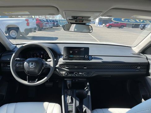 Certified 2025 Honda Accord SE image 10