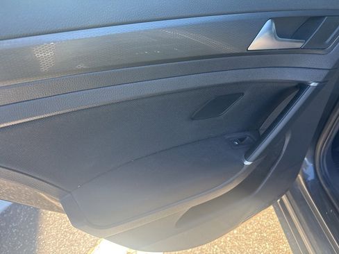 Used 2018 Volkswagen Golf 4-Door image 12