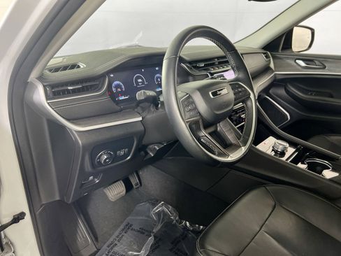 Used 2022 Jeep Grand Cherokee Limited image 9