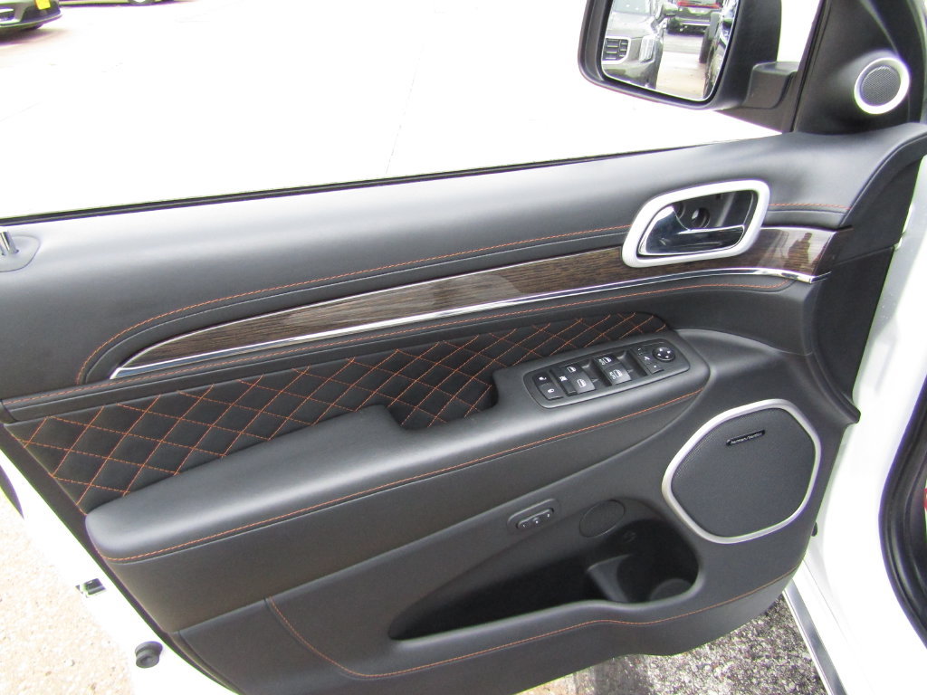 Used 2021 Jeep Grand Cherokee Summit AWD/4WD image 25