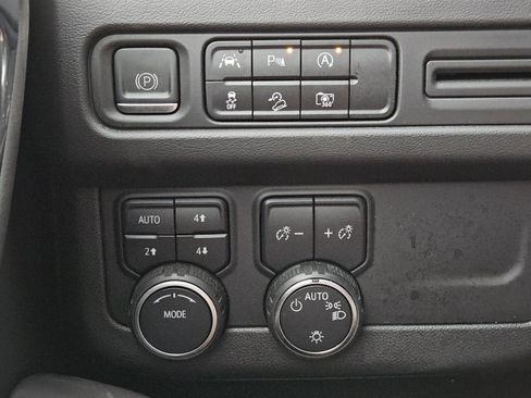 Used 2023 Chevrolet Tahoe Z71 w/ Luxury Package AWD/4WD image 18