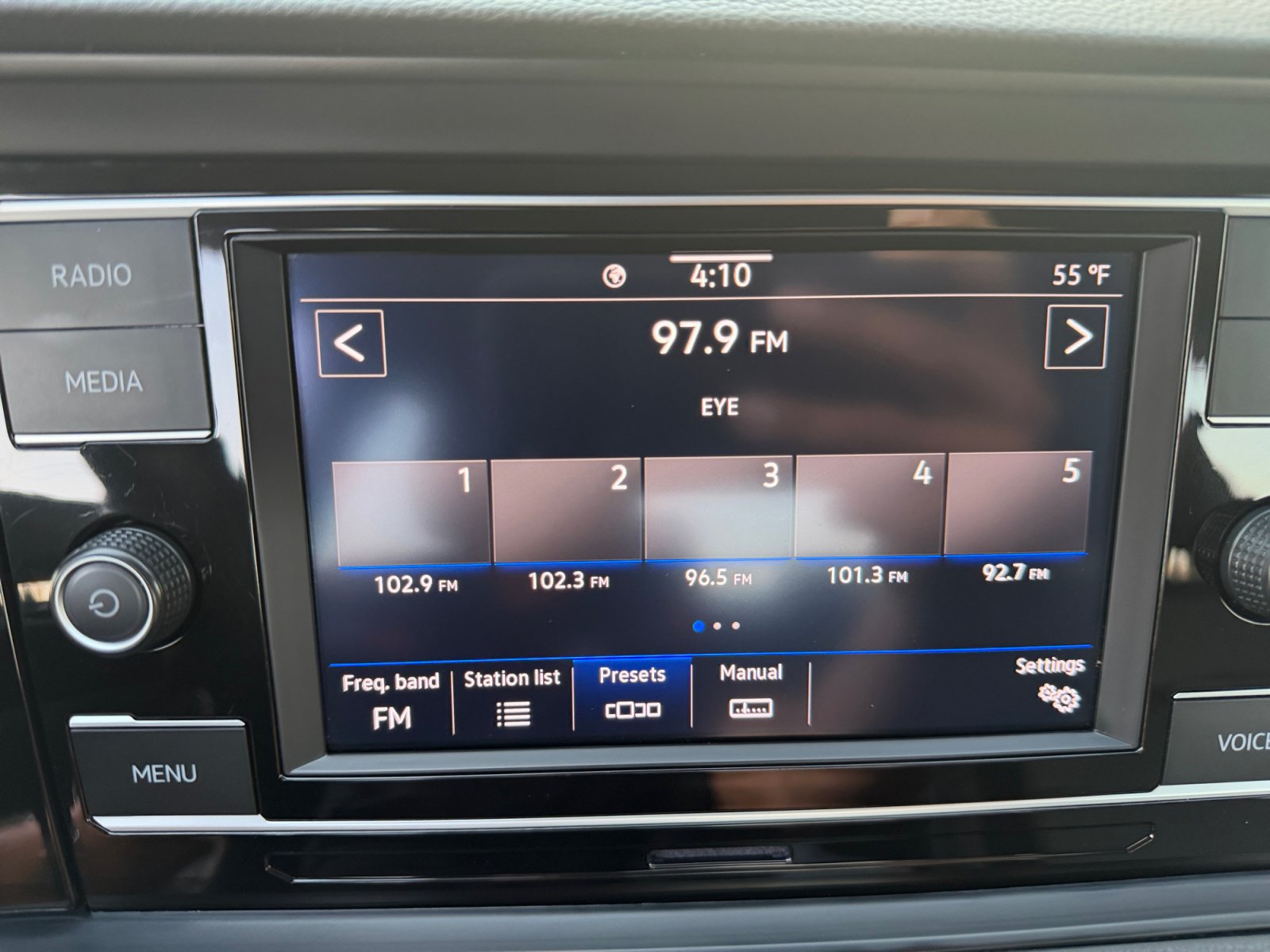 Used 2024 Volkswagen Jetta SE FWD image 21