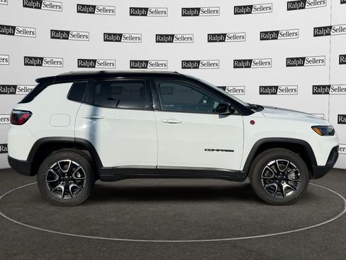 Used 2025 Jeep Compass Trailhawk AWD/4WD image 7