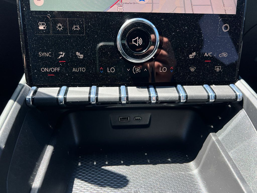 New 2026 GMC Terrain AT4 w/ LPO, Black Badging Package AWD/4WD image 15