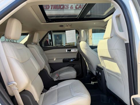 Used 2022 Ford Explorer Platinum w/ Equipment Group 601A image 23