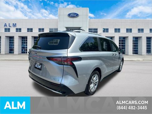 Used 2021 Toyota Sienna Limited FWD image 5