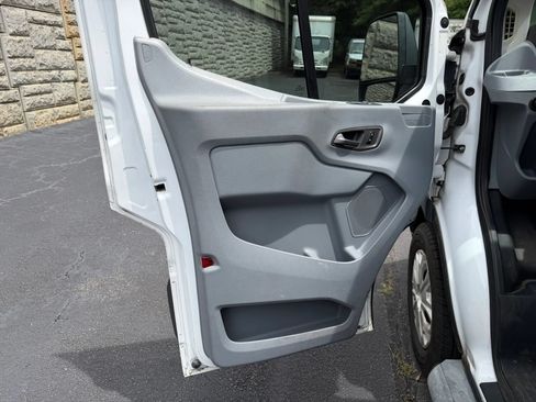 Used 2015 Ford Transit 250 130 Low Roof w/ Exterior Upgrade Package RWD image 17