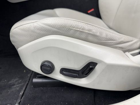 Used 2022 Volvo XC60 B5 Momentum image 38