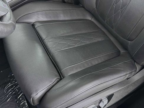 Used 2024 BMW X7 xDrive40i w/ Executive Package image 21