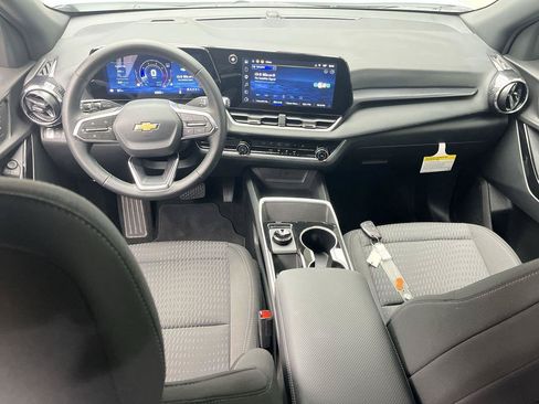 Used 2026 Chevrolet Equinox LT w/ Safety and Technology Package FWD image 4