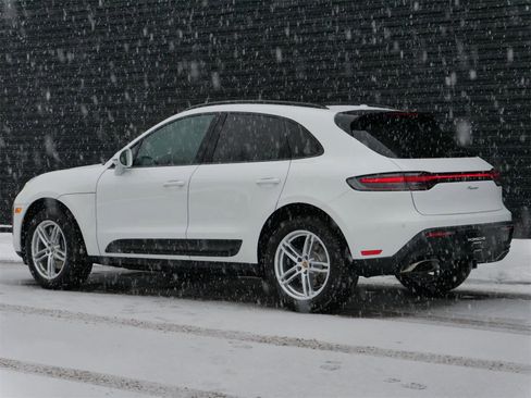 Used 2025 Porsche Macan image 3