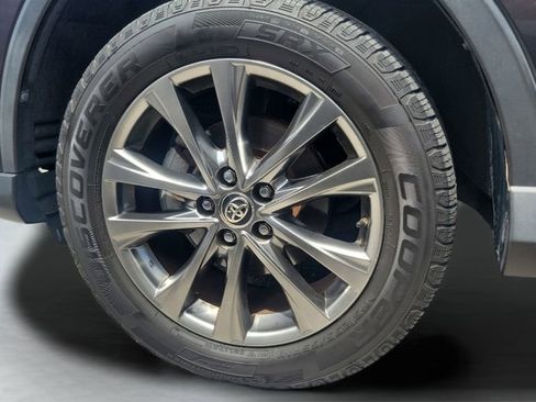 Used 2018 Toyota RAV4 Limited FWD image 4