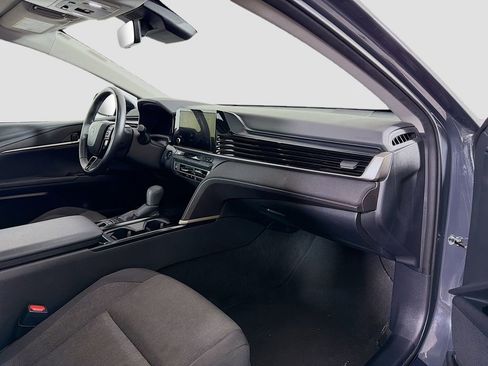 Used 2025 Toyota Camry LE w/ Convenience Package image 30