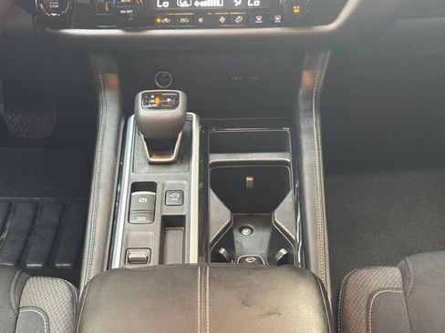 Used 2026 Nissan Pathfinder SV FWD image 17