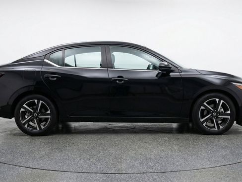 Used 2025 Nissan Sentra SV FWD image 11