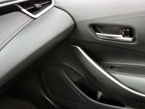 Used 2025 Toyota Corolla SE w/ SE Premium Package FWD image 23