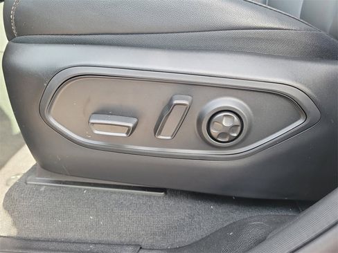 Certified 2025 Jeep Grand Cherokee Limited w/ Black Appearance Package image 19