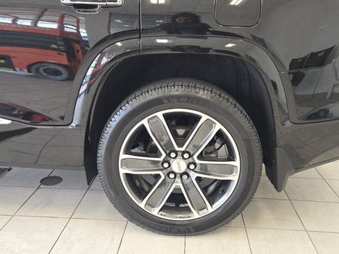 Used 2017 GMC Acadia Denali w/ Technology Package FWD image 13