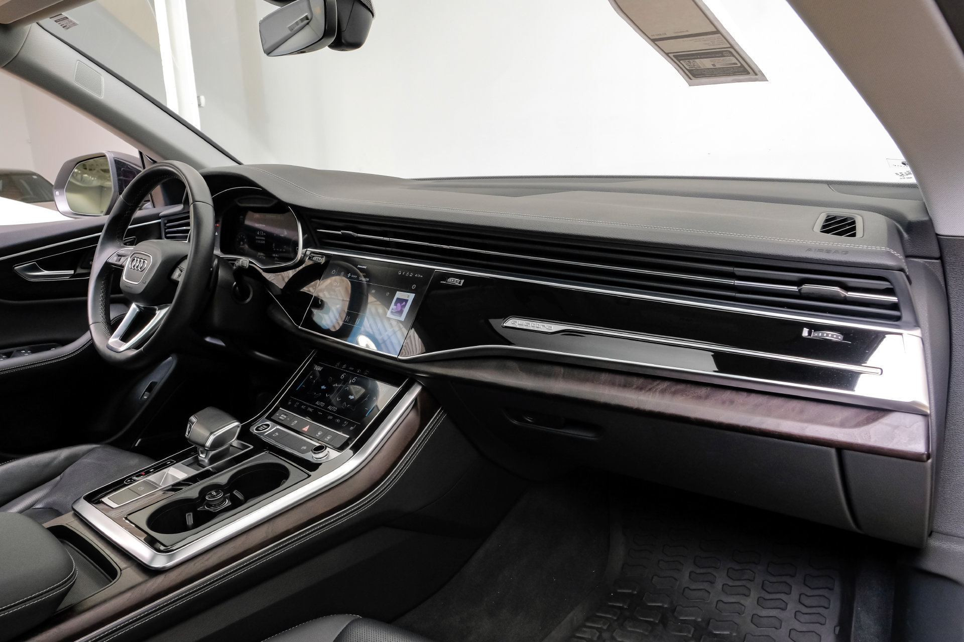 Used 2023 Audi Q8 Premium Plus w/ Premium Plus Package AWD/4WD image 17