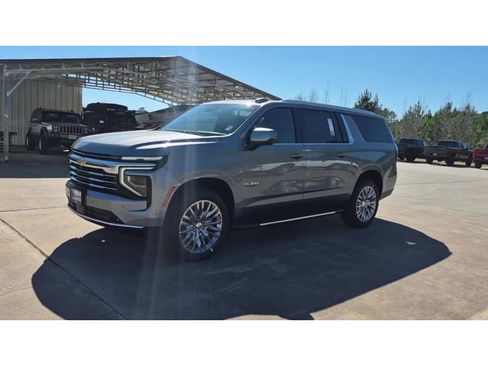 New 2026 Chevrolet Suburban LT image 4