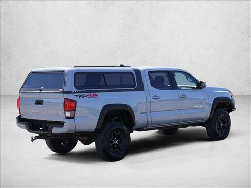 Used 2018 Toyota Tacoma TRD Off-Road w/ Technology Package AWD/4WD image 5