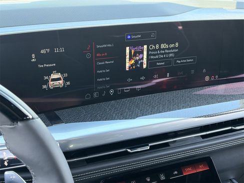 Certified 2025 Cadillac Escalade ESV V image 26