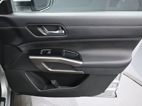 Used 2023 Nissan Pathfinder Platinum image 41