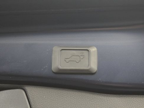 Used 2022 Toyota RAV4 SE w/ Weather & Moonroof Package AWD/4WD image 12