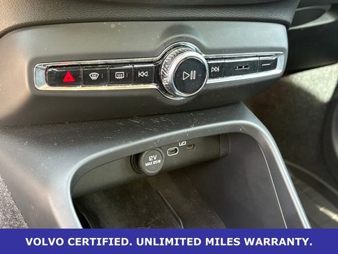 Certified 2023 Volvo XC40 B5 Ultimate w/ Protection Package Premier image 21