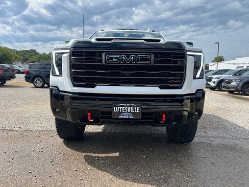 Used 2025 GMC Sierra 2500 AT4X AWD/4WD image 3
