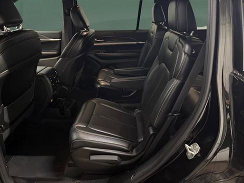 Used 2024 Jeep Grand Cherokee L Limited w/ Luxury Tech Group II image 13