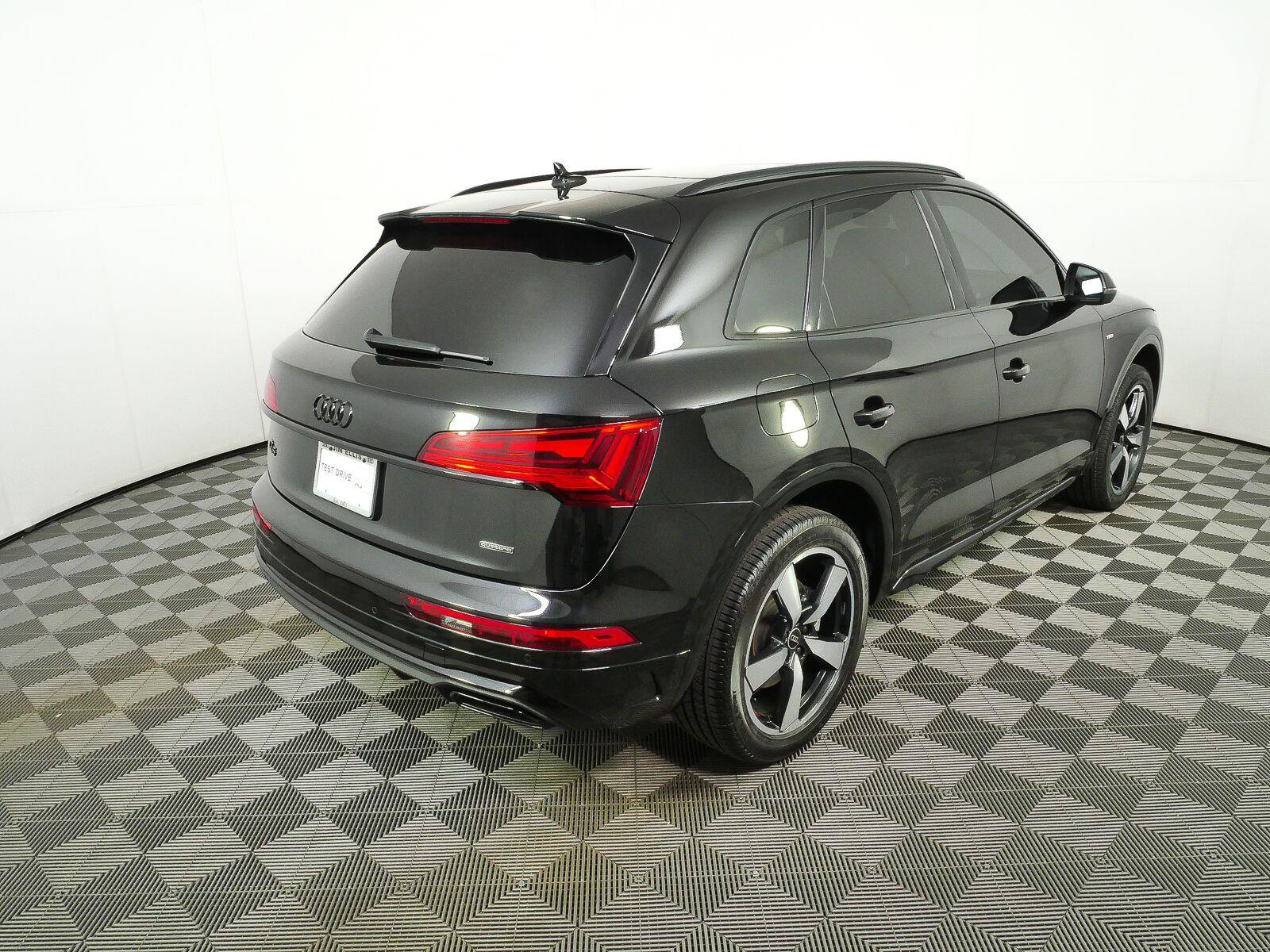 Used 2023 Audi Q5 2.0T Premium Plus AWD/4WD image 3