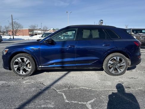 Used 2022 Audi e-tron Premium image 2