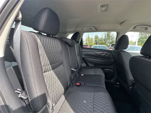 Used 2019 Nissan Rogue SV w/ Premium Package image 37